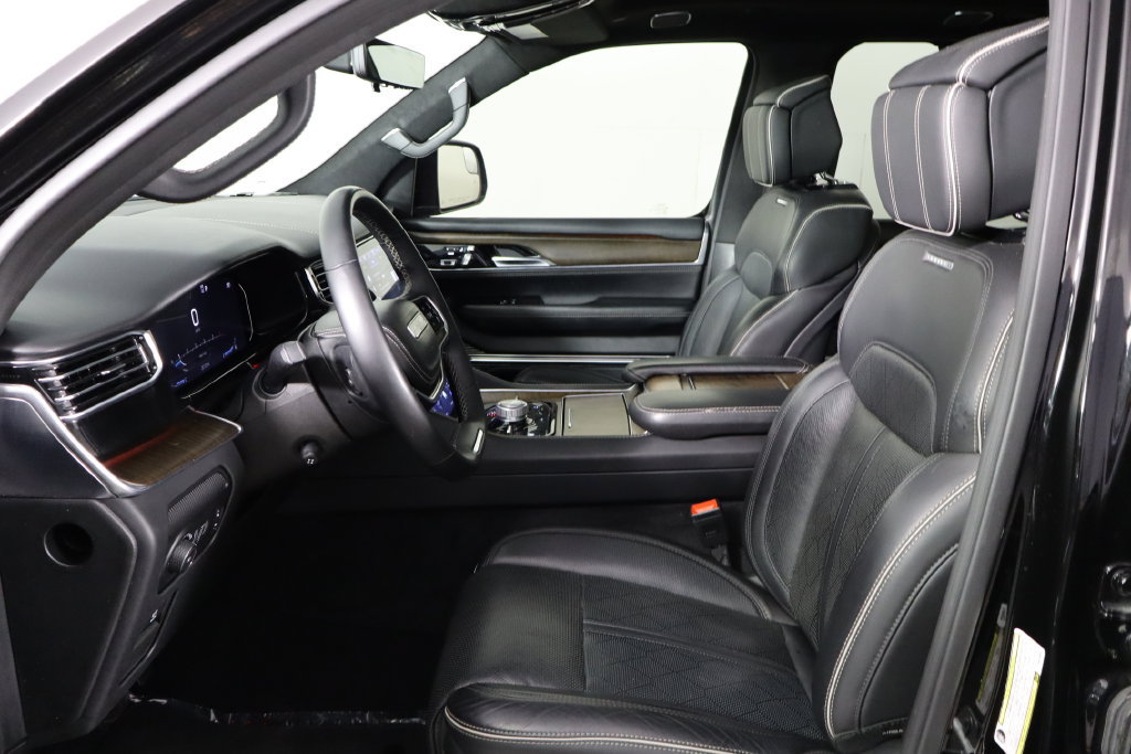 Used 2023 Jeep Grand Wagoneer L Series II w/ Premium Group II AWD/4WD image 14