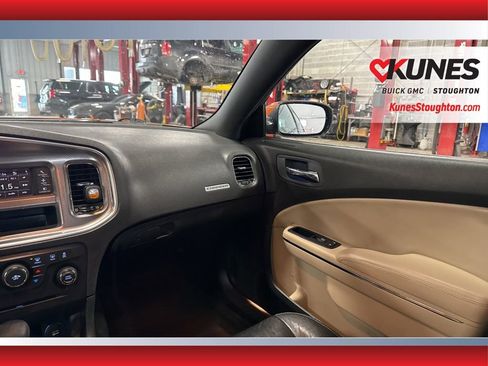 Used 2011 Dodge Charger SE image 35