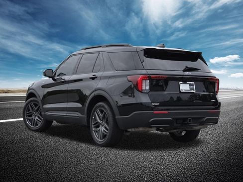 Used 2025 Ford Explorer ST-Line w/ ST-Line Street Pack AWD/4WD image 17