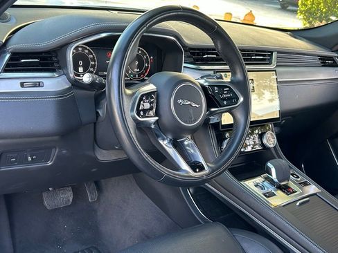 Used 2025 Jaguar F-PACE R-Dynamic S image 44