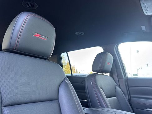 Used 2025 Chevrolet Traverse Z71 image 22