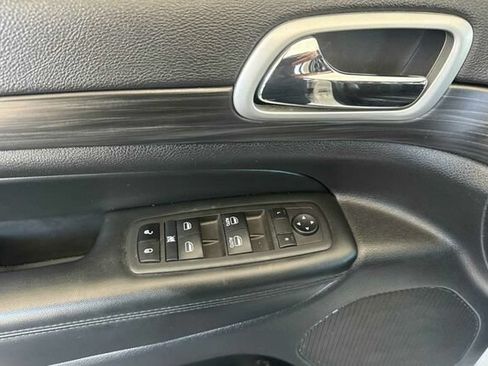 Used 2022 Jeep Grand Cherokee Laredo X AWD/4WD image 8