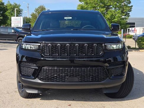 New 2025 Jeep Grand Cherokee Altitude image 5