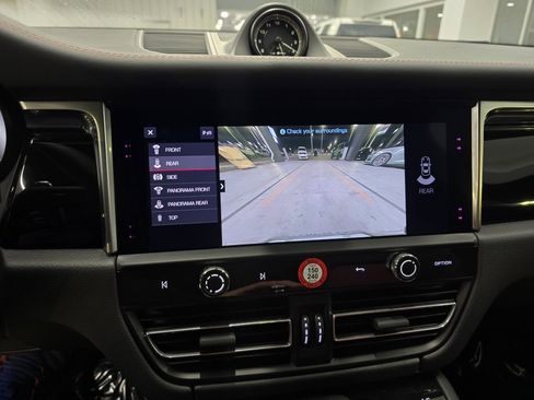 Used 2023 Porsche Macan image 24