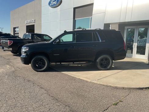 Used 2017 Chevrolet Tahoe LT image 2
