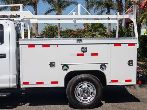 Used 2022 Ford F250 XL w/ Power Equipment Group AWD/4WD image 6