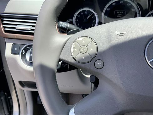 Used 2013 Mercedes-Benz E 350 Sedan image 23