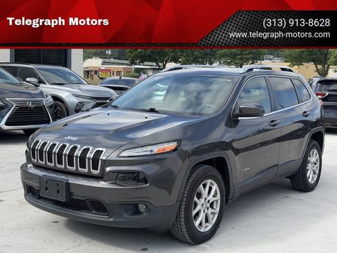 Used 2017 Jeep Cherokee Latitude w/ Safety/Convenience Group AWD/4WD image 1