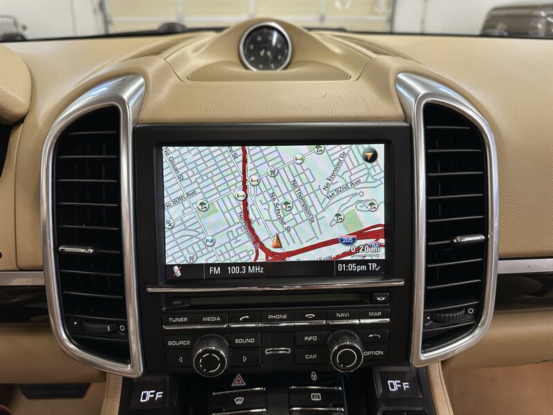 Used 2013 Porsche Cayenne Diesel AWD/4WD image 21