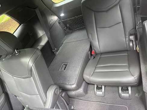 Used 2024 Cadillac XT6 Premium Luxury w/ Technology Package FWD image 29