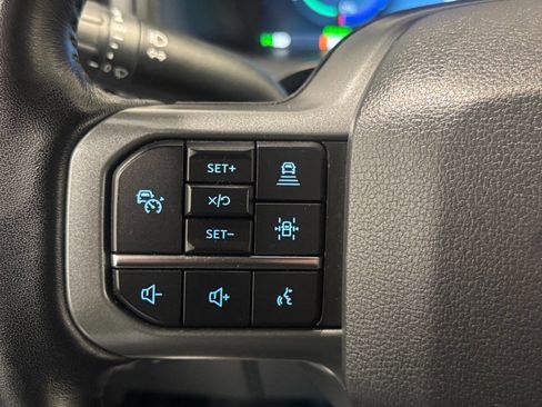 Used 2022 Ford F150 Lightning Lariat image 33