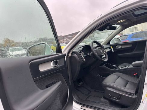 Used 2025 Volvo XC40 B5 Core w/ Protection Package Premier image 20