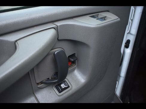 Used 2015 Chevrolet Express 2500 LT w/ LT Preferred Equipment Group RWD image 15