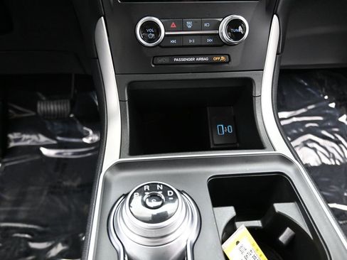 Used 2024 Ford Edge SE image 10