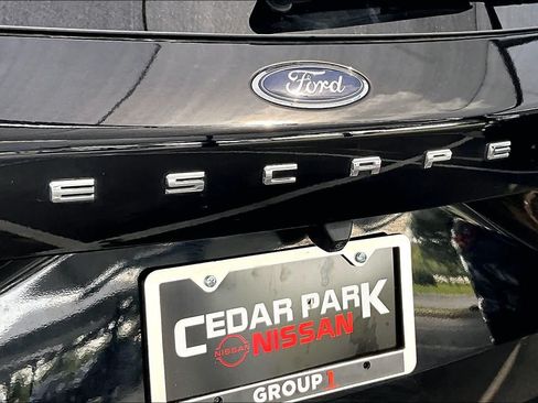 Used 2023 Ford Escape Platinum w/ Premium Technology Package AWD/4WD image 10