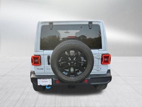 Used 2023 Jeep Wrangler Unlimited Sahara w/ Cold Weather Group AWD/4WD image 8