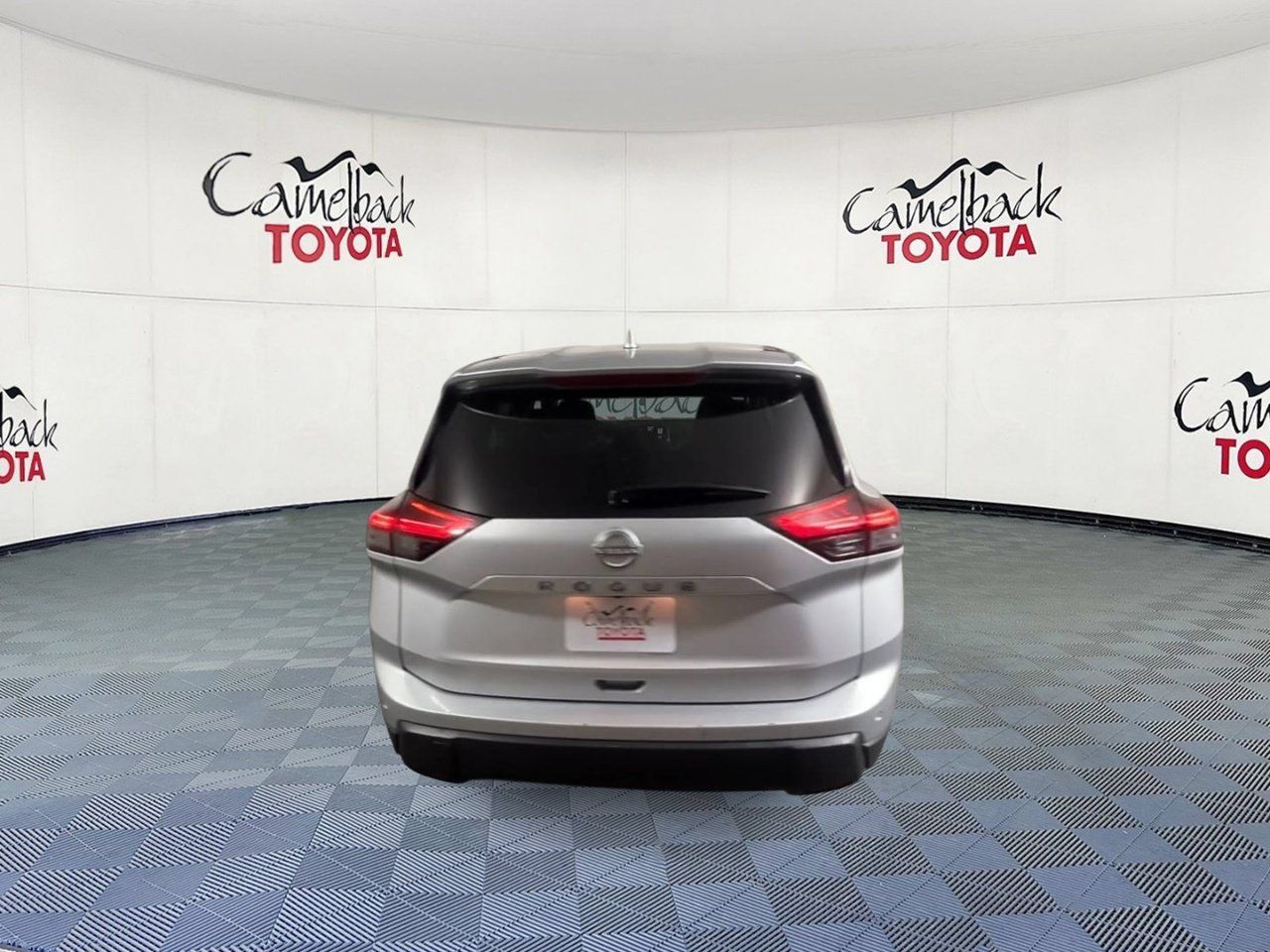 Used 2025 Nissan Rogue SV FWD image 9