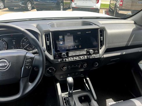 Used 2025 Nissan Frontier SV image 18