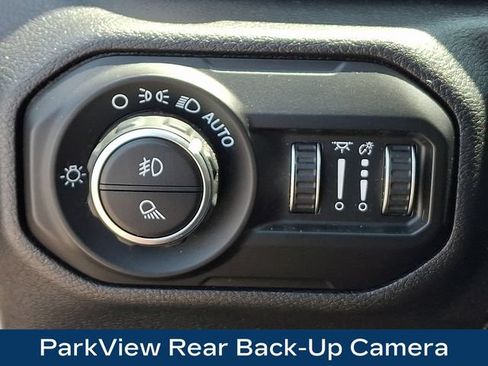 Used 2020 Jeep Gladiator Overland AWD/4WD image 9