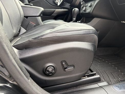 Used 2019 Jeep Cherokee Limited AWD/4WD image 41
