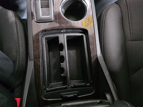 Used 2017 Chevrolet Traverse LT w/ Style and Technology Package image 24