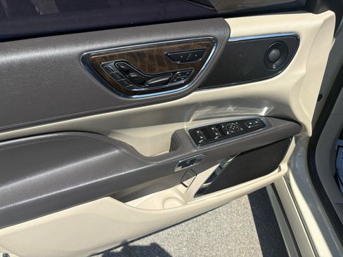 Used 2018 Lincoln Continental Reserve w/ Continental Climate Package AWD/4WD image 10