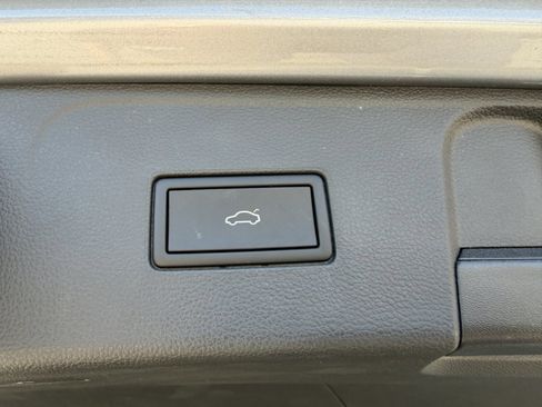 Used 2024 Volkswagen Atlas SEL Premium R-Line image 39