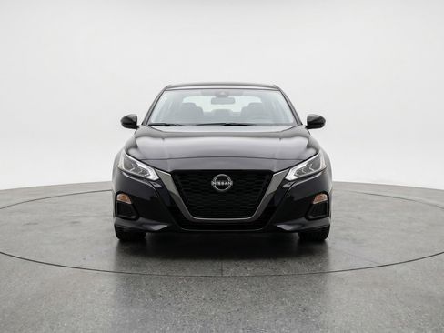 Used 2025 Nissan Altima 2.5 SV image 2