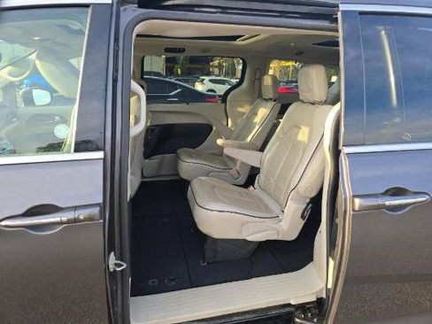 Used 2021 Chrysler Pacifica Limited w/ Premium & Safety Sphere Group image 14