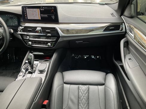 Used 2021 BMW 530i xDrive w/ Premium Package AWD/4WD image 25