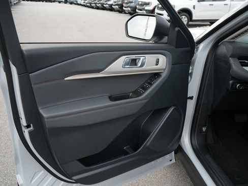 New 2026 Ford Explorer Active w/ Active Comfort Package RWD image 16