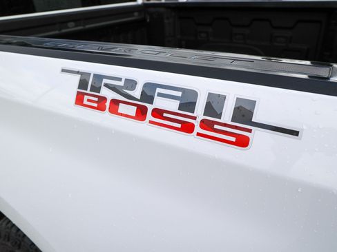Used 2025 Chevrolet Silverado 1500 LT Trail Boss w/ LT Trail Boss Premium Package AWD/4WD image 30