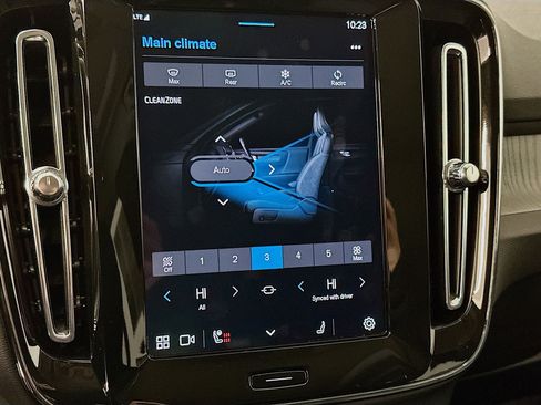 Used 2025 Volvo XC40 B5 Core image 23