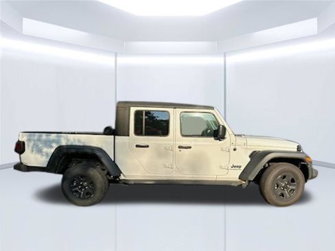 Used 2022 Jeep Gladiator Sport w/ Trailer Tow Package AWD/4WD image 5
