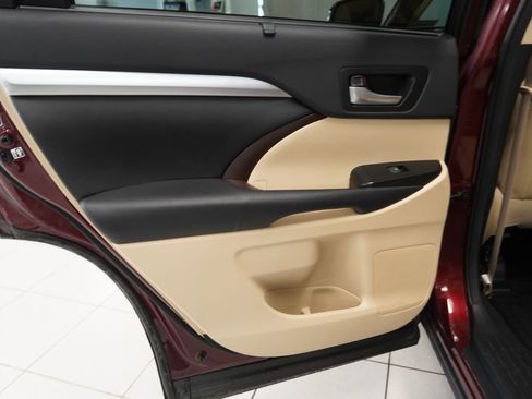 Used 2015 Toyota Highlander XLE image 26
