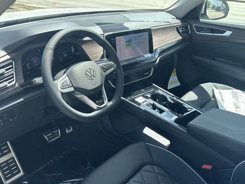 New 2026 Volkswagen Atlas SEL Premium R-Line AWD/4WD image 13
