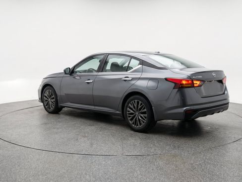 Used 2025 Nissan Altima 2.5 SV FWD image 6