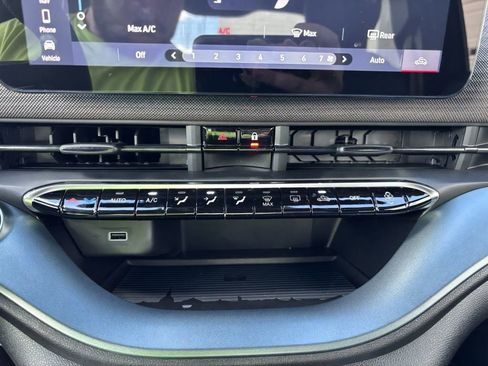 New 2025 FIAT 500 e FWD image 18