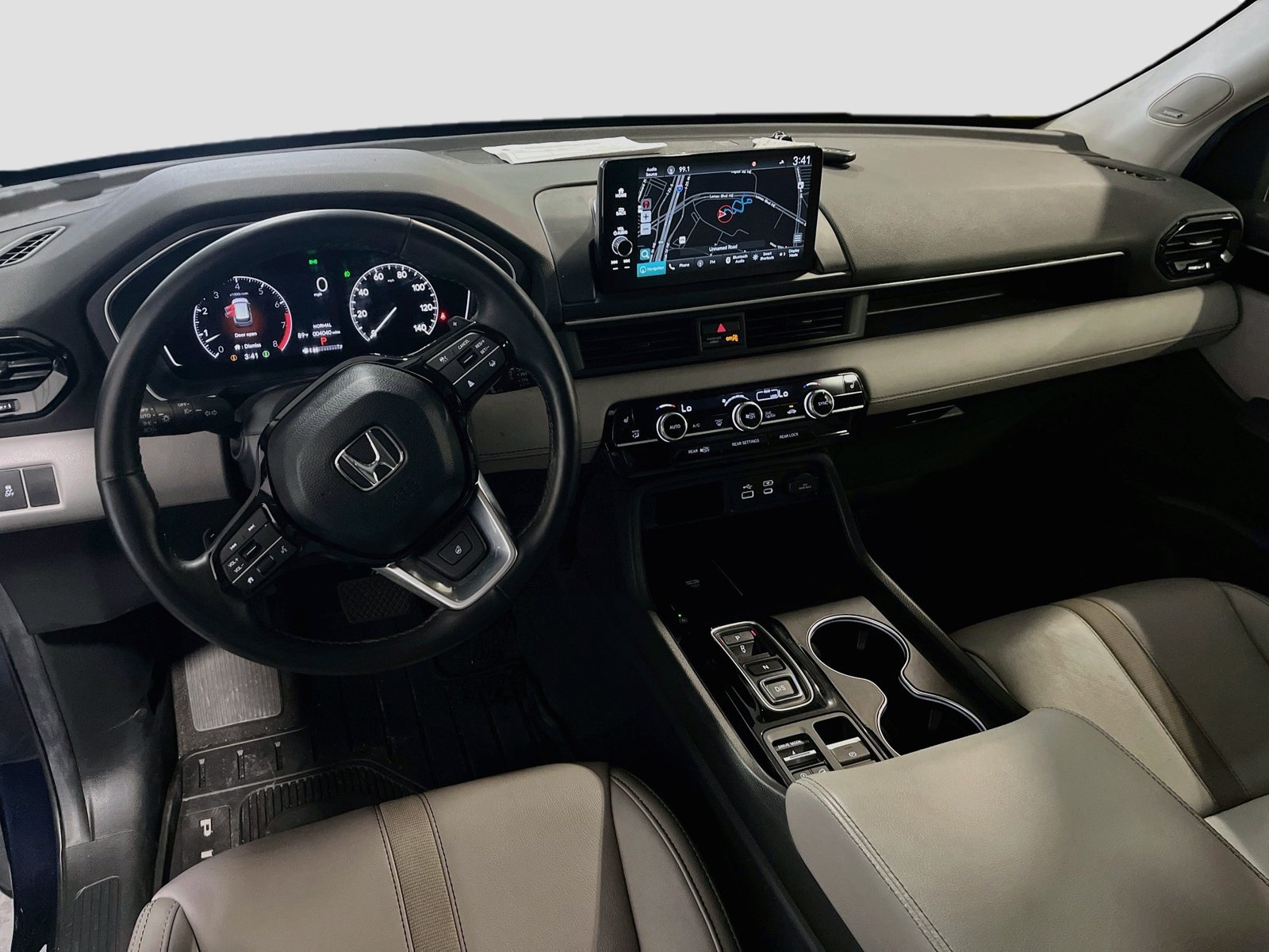 Used 2025 Honda Pilot Touring image 24