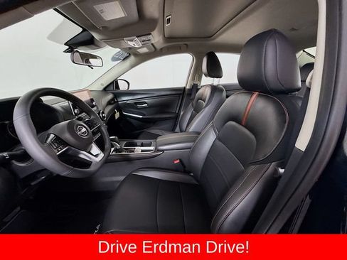 Used 2025 Nissan Sentra SR w/ SR Premium Package FWD image 6