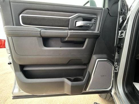 New 2026 RAM 2500 Laramie AWD/4WD image 18