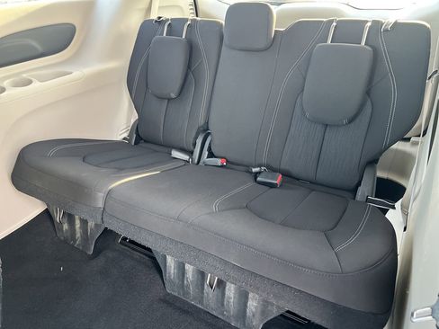 Used 2023 Chrysler Voyager LX image 24