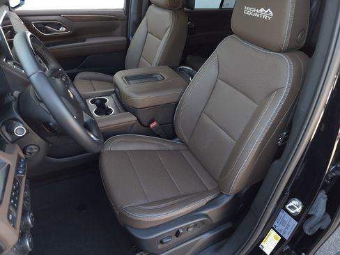 Used 2024 Chevrolet Suburban High Country w/ Advanced Technology Package image 10