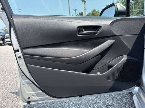 Used 2025 Toyota Corolla LE FWD image 31