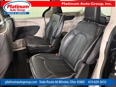 Used 2023 Chrysler Pacifica Limited FWD image 26