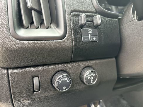 Used 2019 Chevrolet Colorado ZR2 image 11