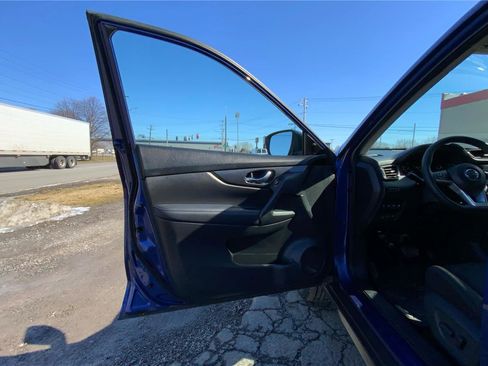 Used 2019 Nissan Rogue SV image 19