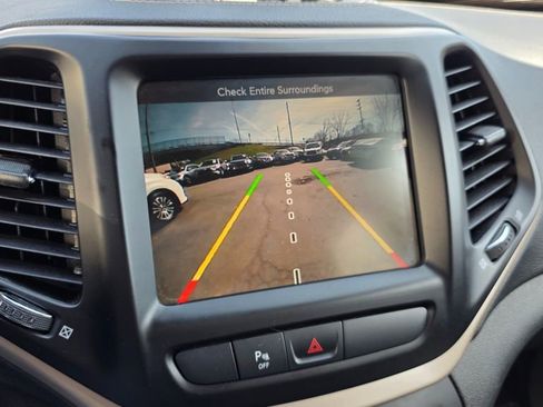 Used 2018 Jeep Cherokee Limited image 23