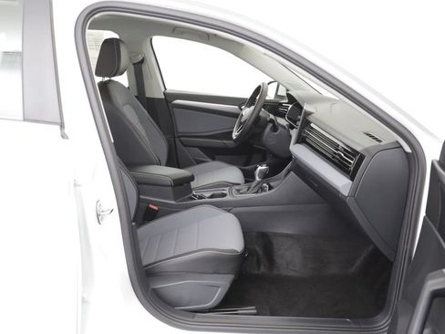 Used 2025 Volkswagen Jetta SE w/ Sunroof Package FWD image 18