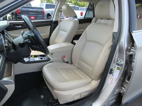 Used 2017 Subaru Outback 3.6R Limited AWD/4WD image 22